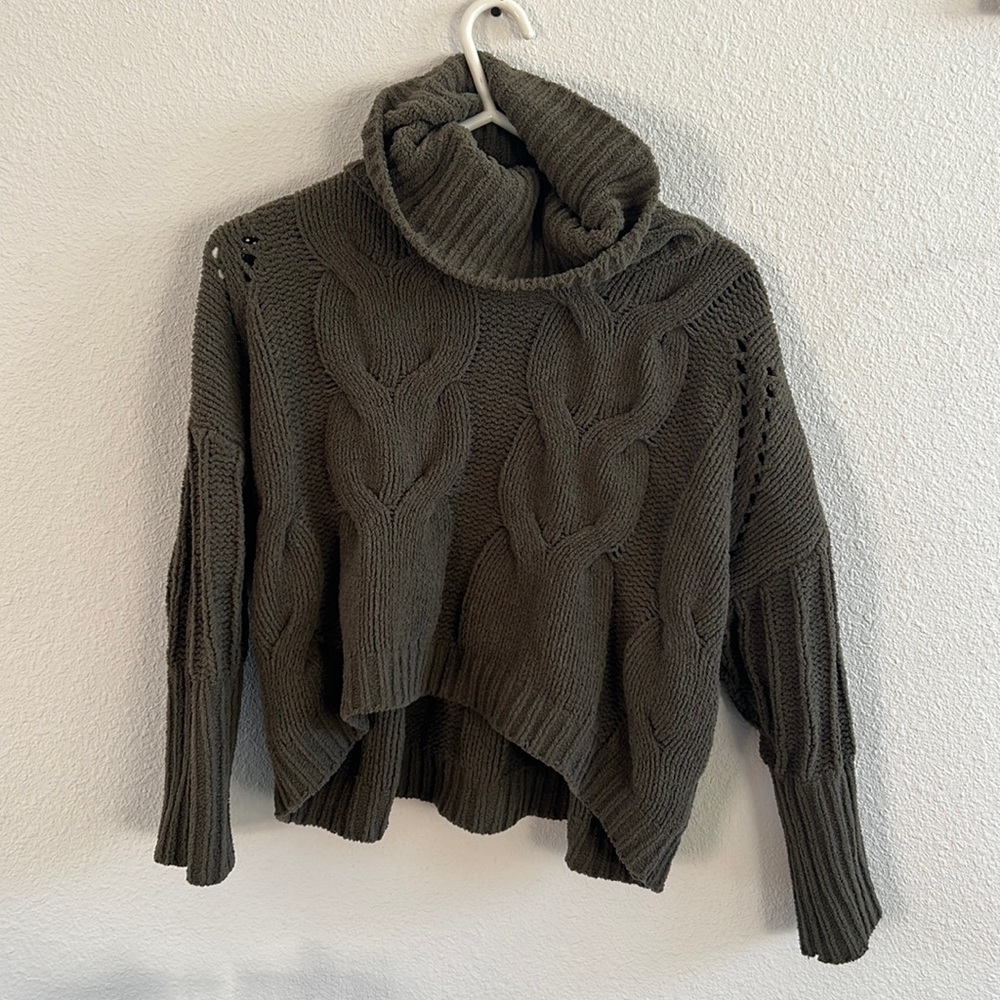 Turtleneck cropped sweater